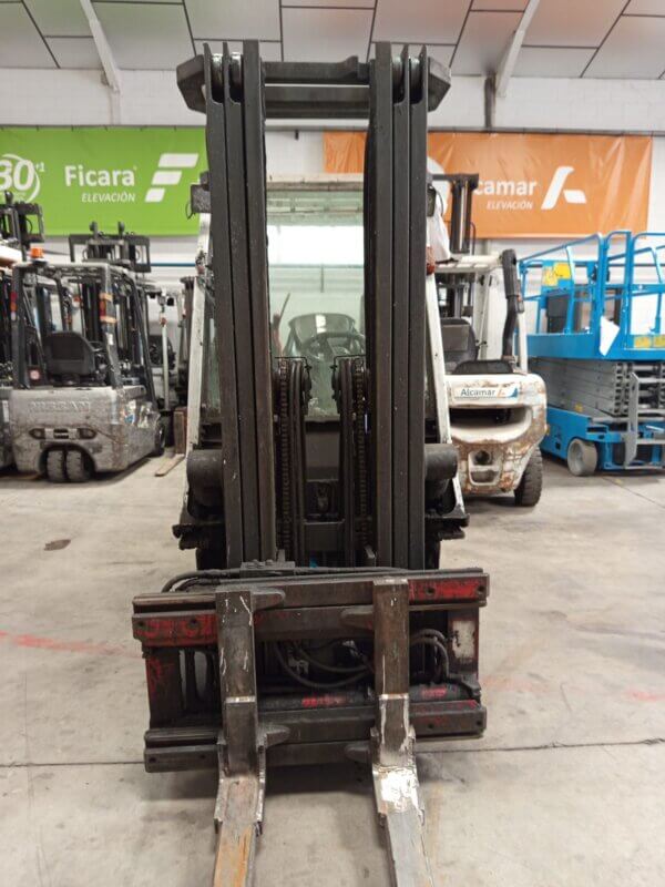 CARRETILLA ELEVADORA DIÉSEL NISSAN 2
