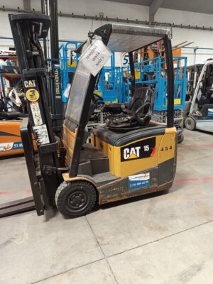 CARRETILLA ELEVADORA ELÉCTRICA CATERPILLAR 2