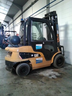 CARRETILLA ELEVADORA GAS CAT GP30N