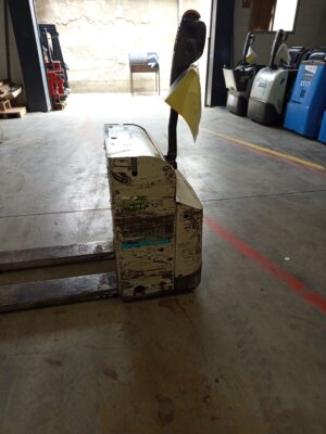 TRANSPALETA ELECTRICA UNICARRIERS