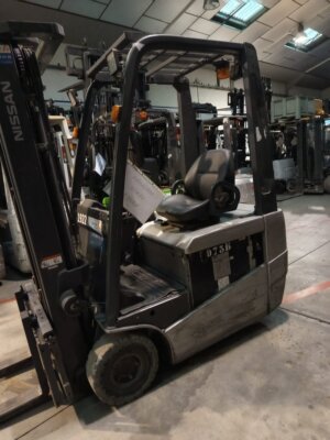 CARRETILLA ELEVADORA ELÉCTRICA NISSAN